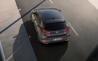 Bei dem neuen Hyundai i30 steht neben einem 1.0 T-GDI3 Motor steht auch ein hocheffizienter 1.5 T-GDI 48V-Hybrid4 zur Wahl.