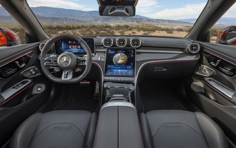 Interieur-Highlights des Mercedes-AMG CLE Cabriolet erleben.