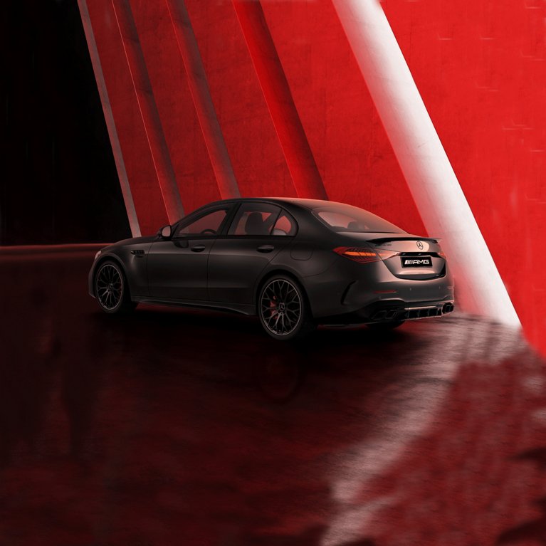 Promotionsbild für den Mercedes-AMG C 43 und C 63 als Sondermodelle vor einem dynamischen Hintergrund.